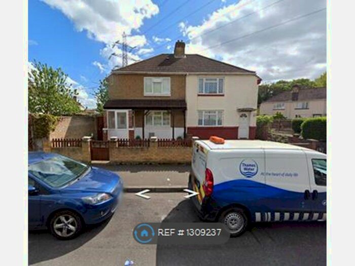 3 Bedroom Semi-Detached House To Rent In New Close, London SW19