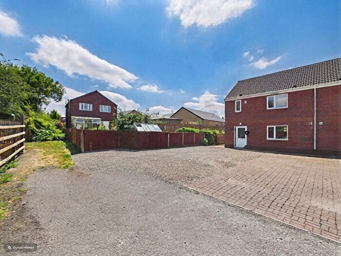 3 Bedroom Semi-Detached House For Sale In Aketon Road, Castleford, WF10
