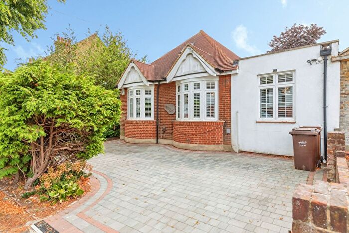 4 Bedroom Bungalow For Sale In Second Avenue, Gillingham, Kent, ME7