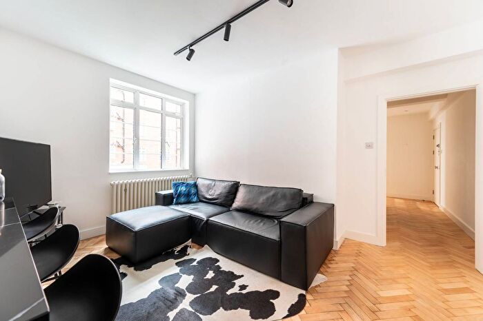 2 Bedroom Flat To Rent In Hammersmith Road, Hammersmith, London, W6