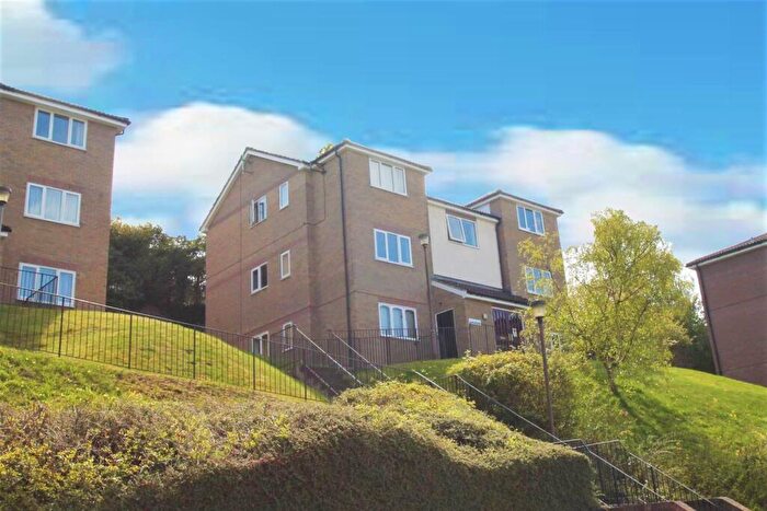 2 Bedroom Flat For Sale In Lingfield Close, High Wycombe, HP13
