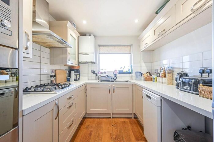 2 Bedroom Flat To Rent In Caraway Heights, Poplar, London, E14