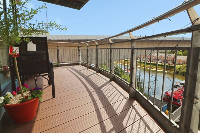 1 Bedroom Flat For Sale In Victoria Wharf, Cardiff, CF11