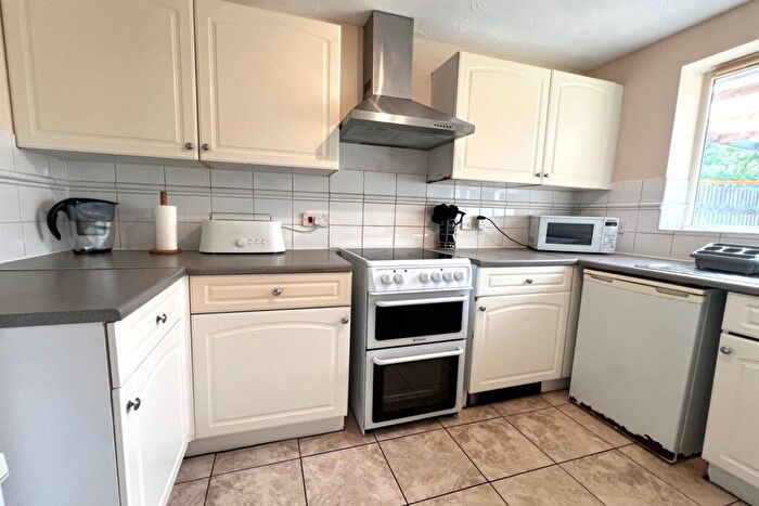 4 Bedroom House To Rent In Swansea Court, E16