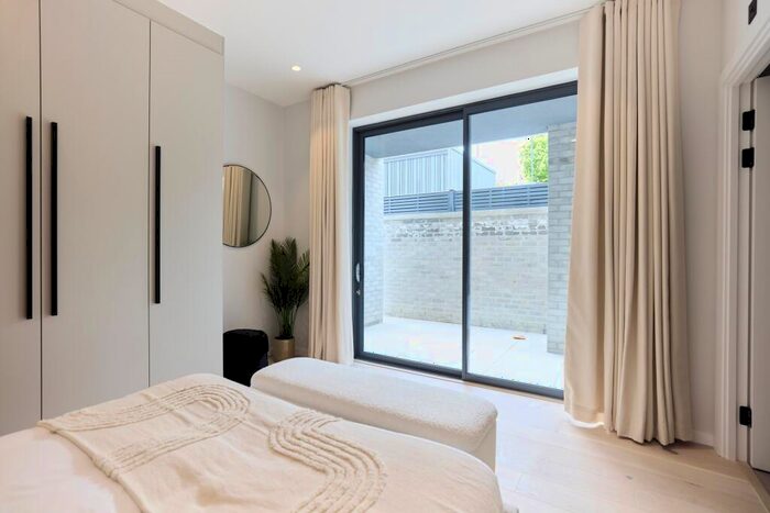 2 Bedroom Apartment For Sale In The Royal Majestic Apartments - Brondesbury, NW2