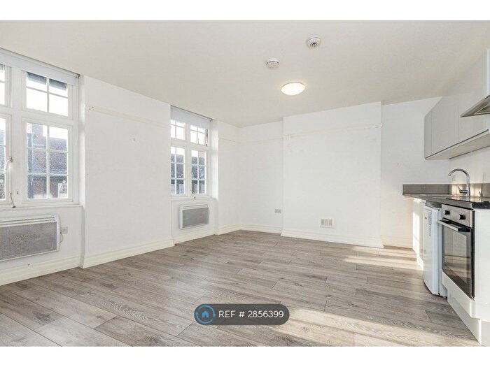 1 Bedroom Flat To Rent In Golders Way, London, NW11