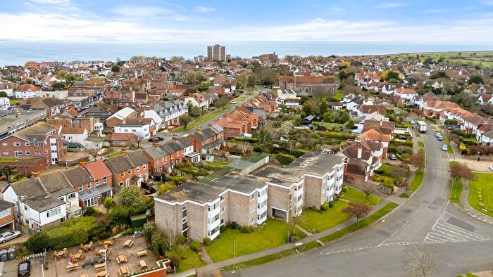 2 Bedroom Flat For Sale In Fourth Avenue, Frinton-On-Sea, CO13