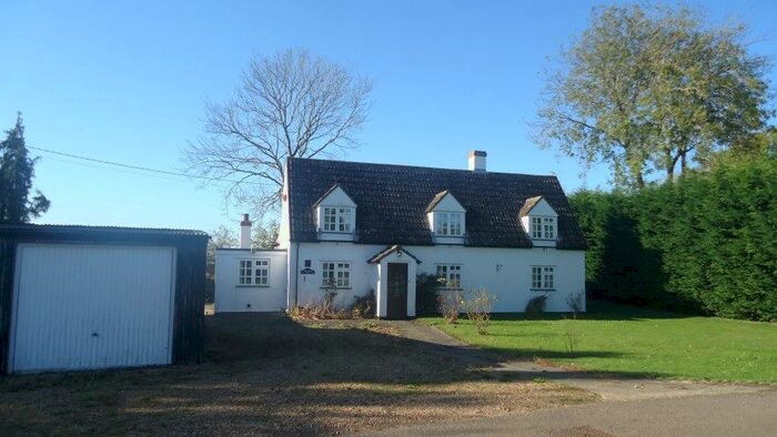 3 Bedroom Detached House For Sale In Rose Cottage Farm, Hatch Lane, Keysoe, Bedfordshire MK44