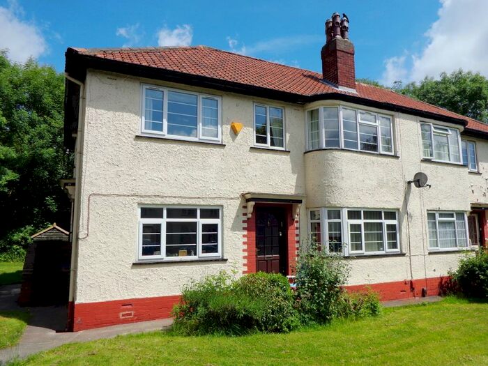 2 Bedroom Apartment To Rent In Sandringham Crescent, Moortown, Leeds, West Yorkshire, LS17