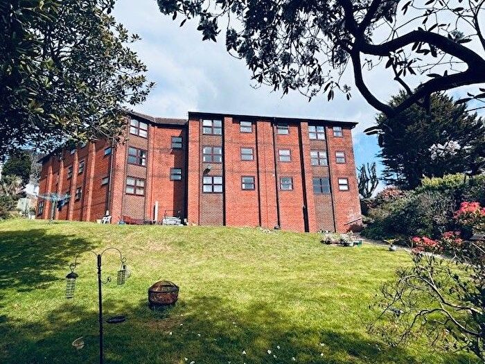 2 Bedroom Flat For Sale In East Cliff Road, Dawlish, EX7