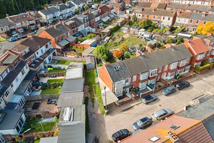 3 Bedroom End Of Terrace House For Sale In Colebrook Avenue, Portsmouth, PO3