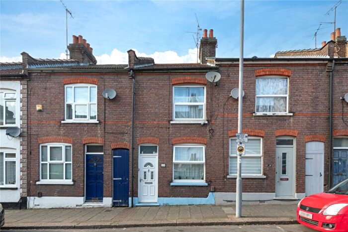 2 Bedroom Terraced House For Sale In Ridgway Road, Luton, Bedfordshire, LU2