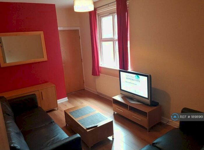 5 Bedroom Terraced House To Rent In Banff Road, Manchester, M14