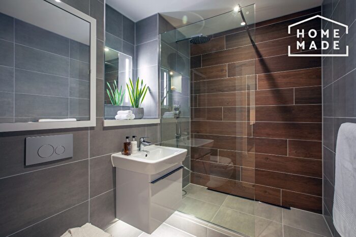 2 Bedroom Flat To Rent In Botanica, M15