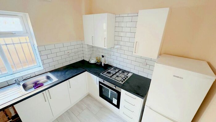 1 Bedroom Flat To Rent In Flat York Mews, Ilford, IG1