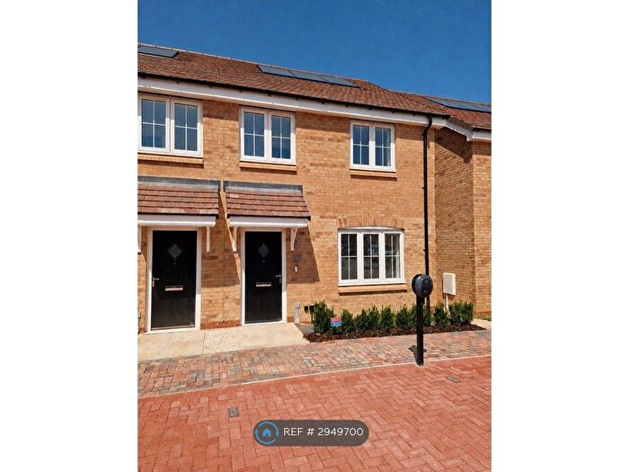 3 Bedroom Semi-Detached House To Rent In Beeston Way, Bedford, MK45