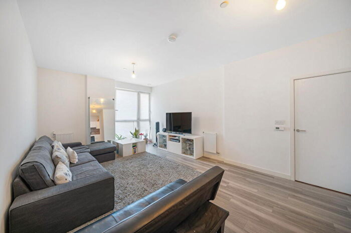 3 Bedroom Apartment For Sale In Thunderer Street, East Ham, E13