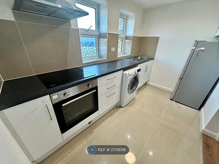 1 Bedroom Flat To Rent In Shepherds Bush, London, W12