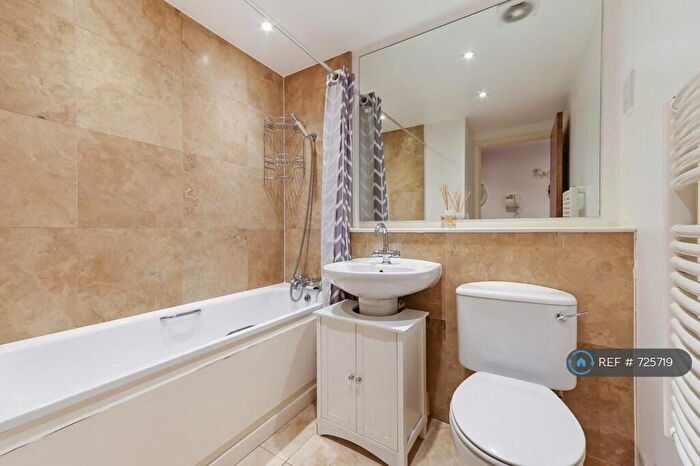 2 Bedroom Flat To Rent In Gainsborough Studios Eastreet, London, N1