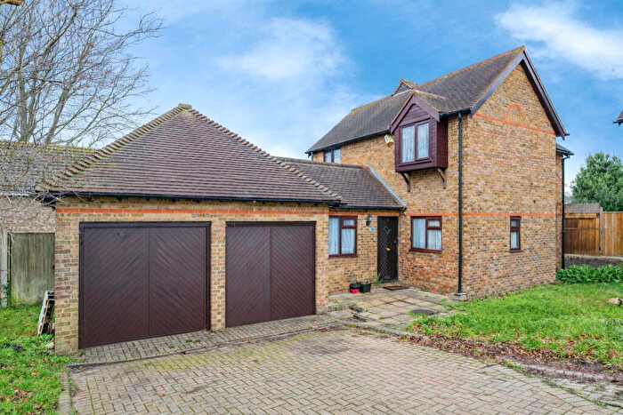 5 Bedroom Detached House For Sale In Walnut Grove, Hemel Hempstead, HP2