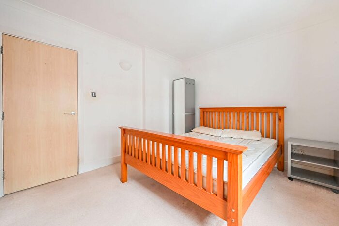 1 Bedroom Flat To Rent In Maples Place, Whitechapel, London, E1