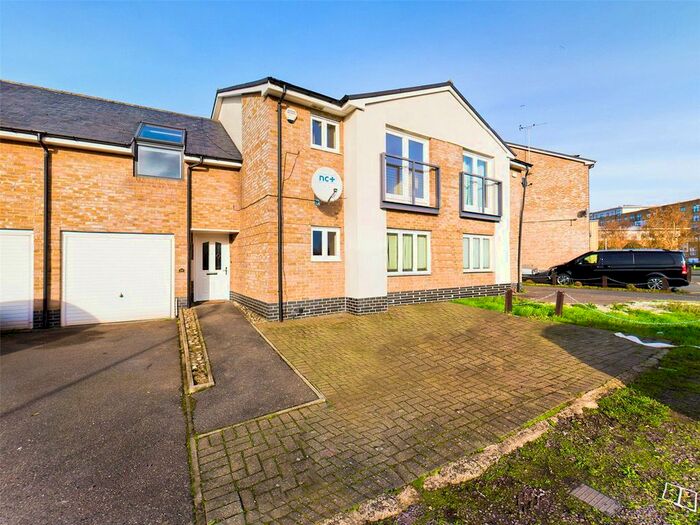 4 Bedroom Detached House To Rent In Arcon Drive, Northolt, UB5