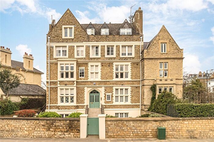 3 Bedroom Maisonette To Rent In Lansdowne Crescent, London, W11