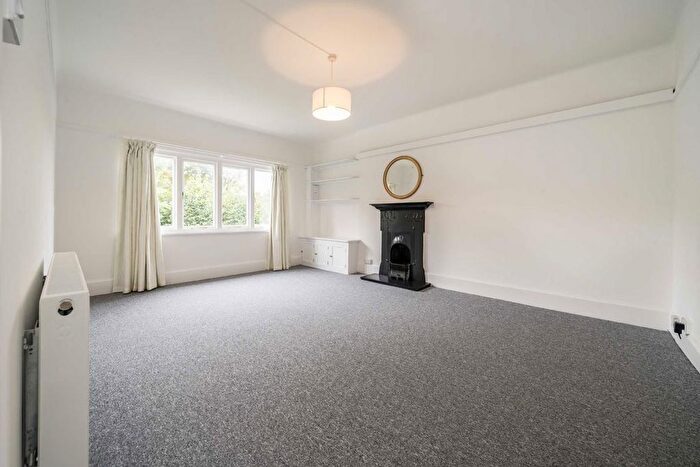 2 Bedroom Flat To Rent In Garrads Road, London, SW16