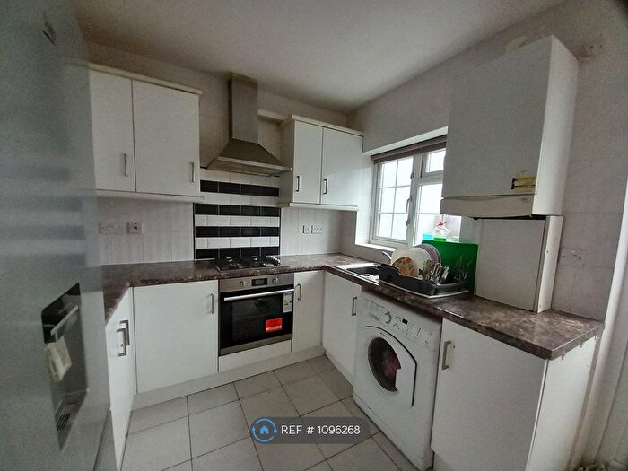 2 Bedroom End Of Terrace House To Rent In Lynmouth Road, Perivale, Greenford, UB6