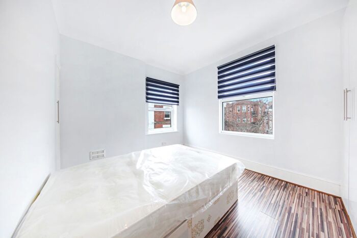 2 Bedroom Flat To Rent In Blythe Road, London, W6