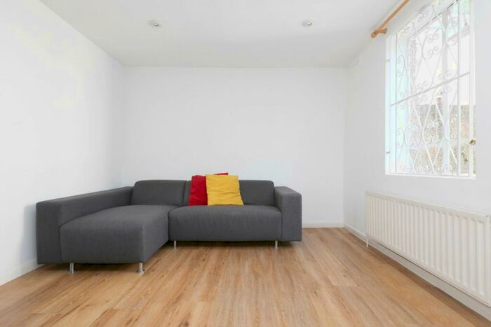 2 Bedroom Flat To Rent In Laycock Street, Highbury & Islington, N1