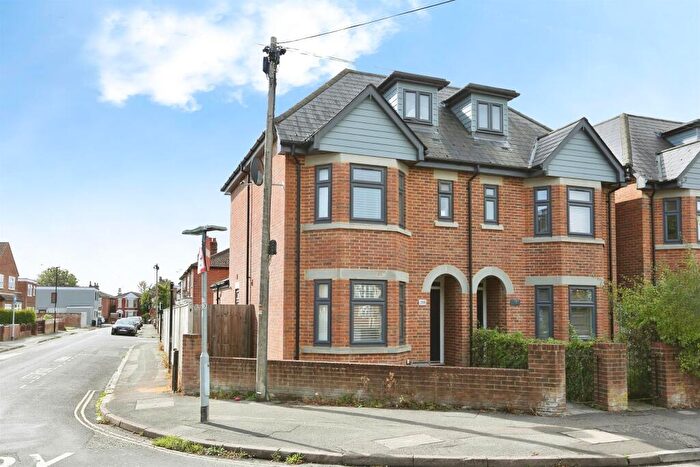 4 Bedroom Semi-Detached House For Sale In Waterloo Road, Southampton, SO15