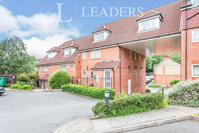 2 Bedroom Flat To Rent In Lenborough Road, Buckingham, Buckinghamshire, MK18