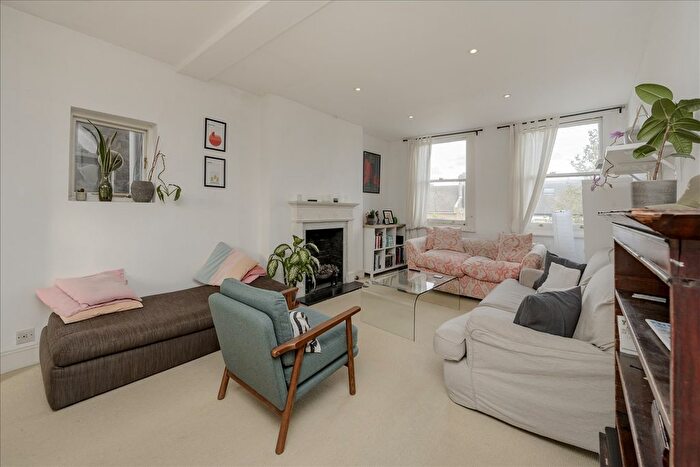 2 Bedroom Flat For Sale In Devonport Road, Shepherd's Bush, W12