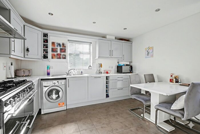 3 Bedroom Town House For Sale In Emerald Crescent, Sittingbourne, Kent, ME10