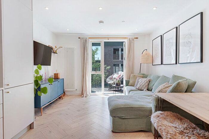 1 Bedroom Flat For Sale In Ravensbury Terrace, London, SW18