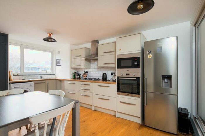 3 Bedroom Apartment To Rent In Goldman Close, London, E2