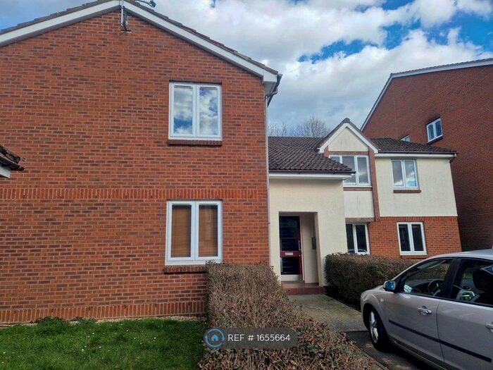 2 Bedroom Flat To Rent In Station Hill, Crawley, RH10