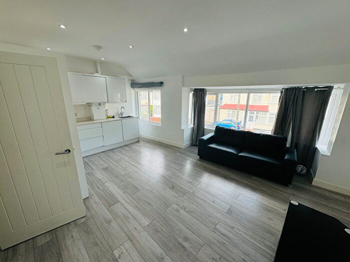 2 Bedroom Flat To Rent In Langdale Avenue, Mitcham, CR4