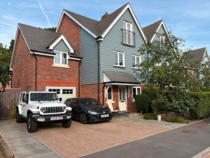 5 Bedroom Semi-detached House For Sale In Crayford Mead, Warfield, RG42