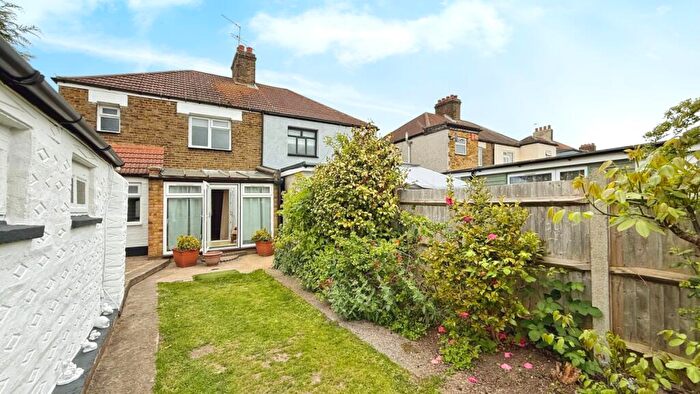 3 Bedroom Semi-Detached House To Rent In Elsa Road Welling, DA16