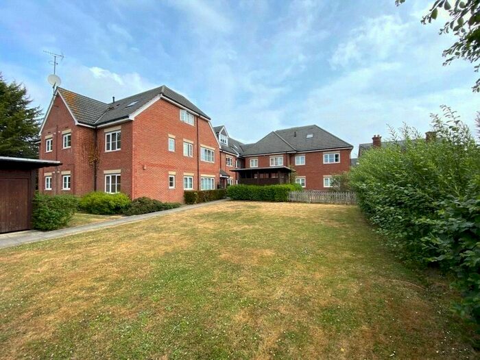 2 Bedroom Flat To Rent In Hunters Court -, Reading Road, Winnersh, Wokingham, RG41