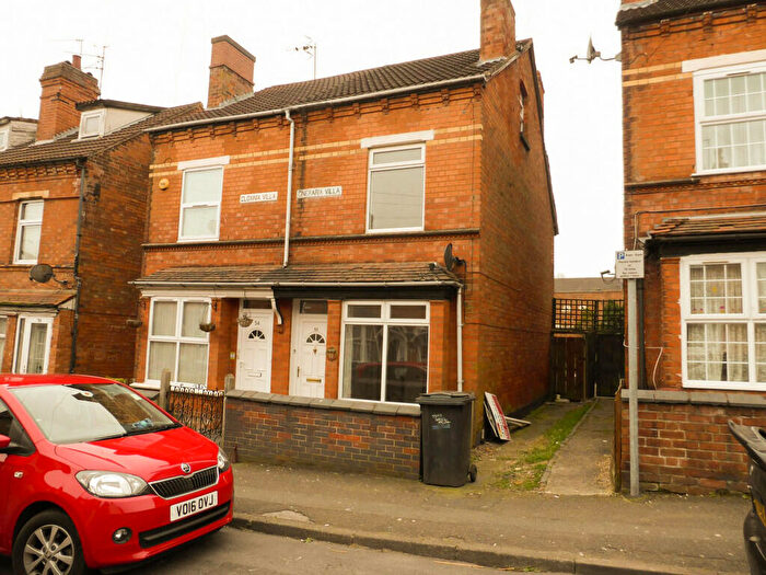 3 Bedroom Semi-Detached House To Rent In Lodge Road, B98