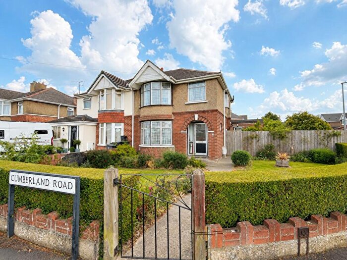 3 Bedroom Semi-Detached House For Sale In Cumberland Road, Swindon, SN3