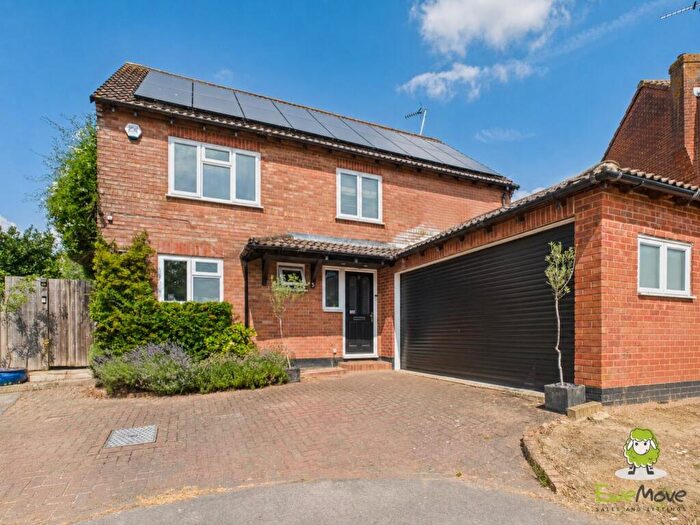 4 Bedroom Detached House For Sale In Bracken Bank, Lychpit, Basingstoke, Hampshire, RG24