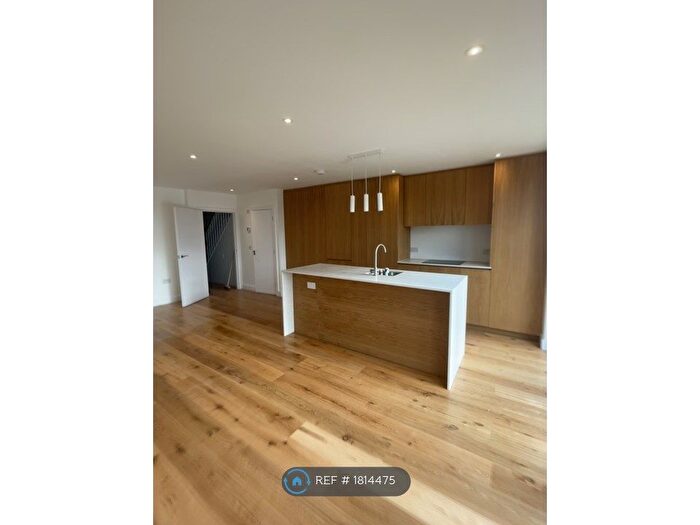 5 Bedroom Semi Detached House To Rent In Taunton Avenue, Luton, LU2