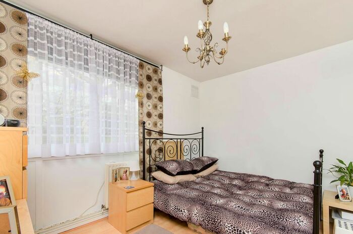 2 Bedroom Flat For Sale In Wainford Close, Southfields, London, SW19