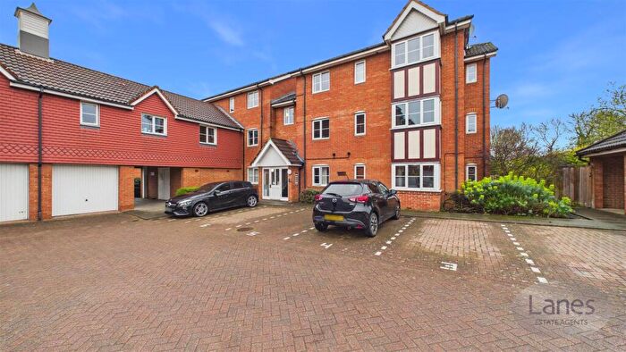 1 Bedroom Flat For Sale In Vancouver Road, Broxbourne, EN10