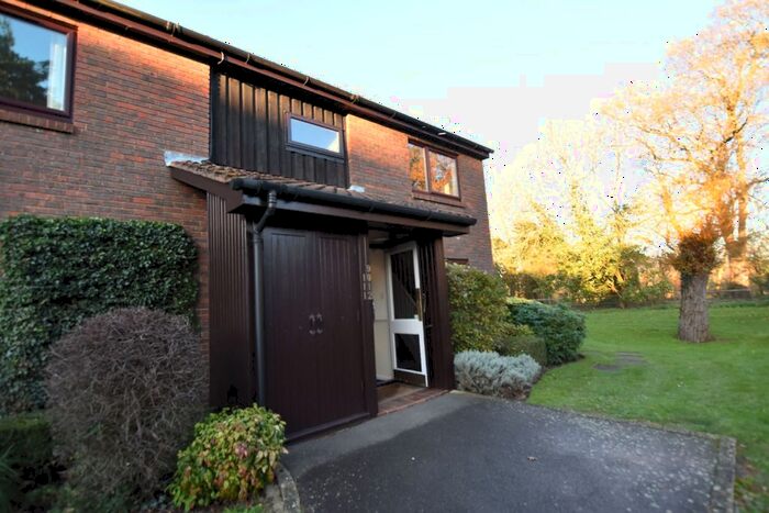 1 Bedroom Flat To Rent In Loxford Court, Elmbridge Village, Essex Drive, Cranleigh, Surrey, GU6