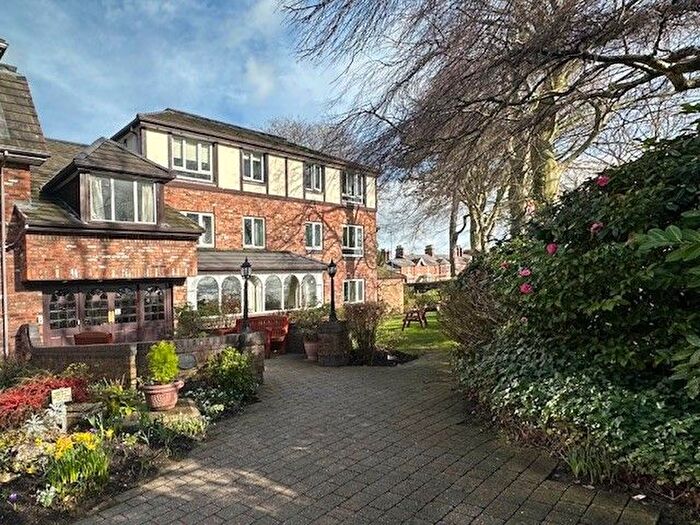 2 Bedroom Flat To Rent In Beechwood, Knutsford, WA16